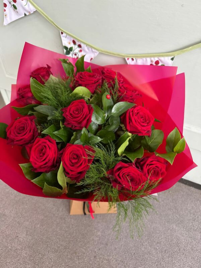 For My Sweetheart - 12 luxury red roses and fabulous foliage are all you need to make a grand romantic gesture to your sweetheart.