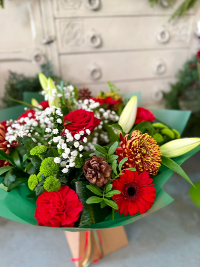 Festive Grandeur - Add a touch of magic to your Christmas gifting with this luxurious bouquet, featuring a blend of red, white, and green flowers adorned with festive additions. Perfectly arranged in a festive-themed box, it's designed to enchant and delight.